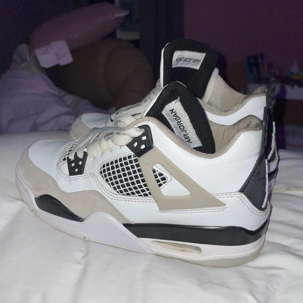 Jordan 4s - Picture 2 of 5